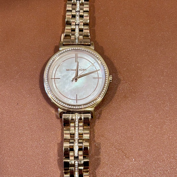 Michael Kors watch - Picture 2 of 3